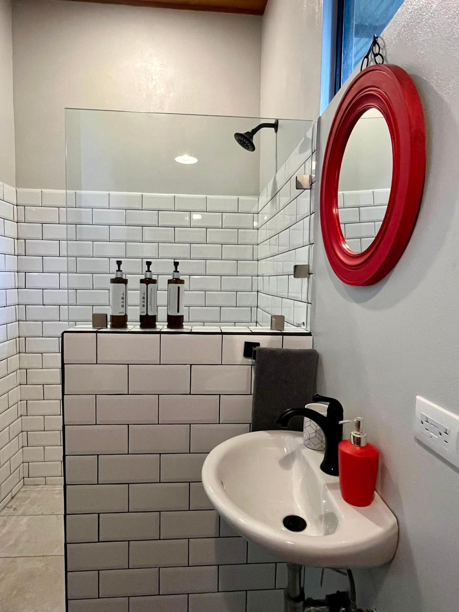Industrial Studio With Private Jacuzzi 乌维塔 外观 照片